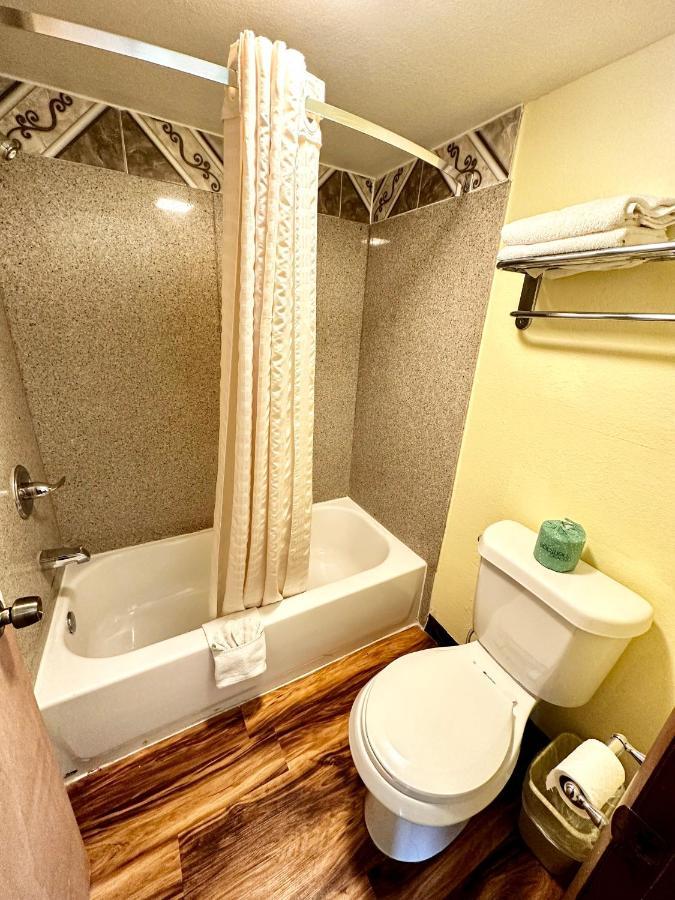 Regency Inn Iola Luaran gambar