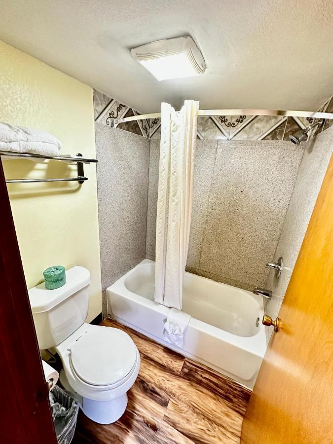 Regency Inn Iola Luaran gambar