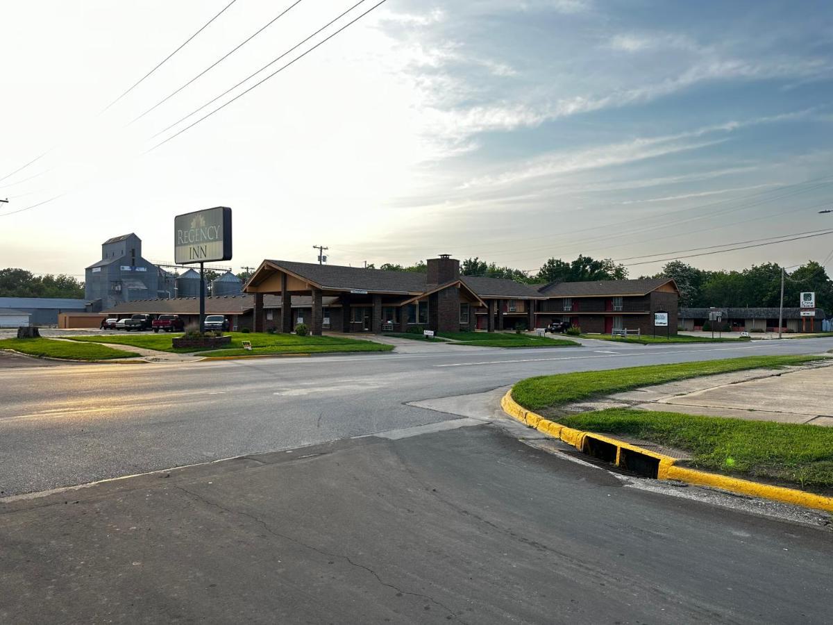Regency Inn Iola Luaran gambar